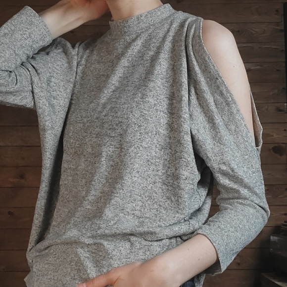 super soft cold-shoulder sweater from CAUTION TO THE WIND - Picture 5 of 8